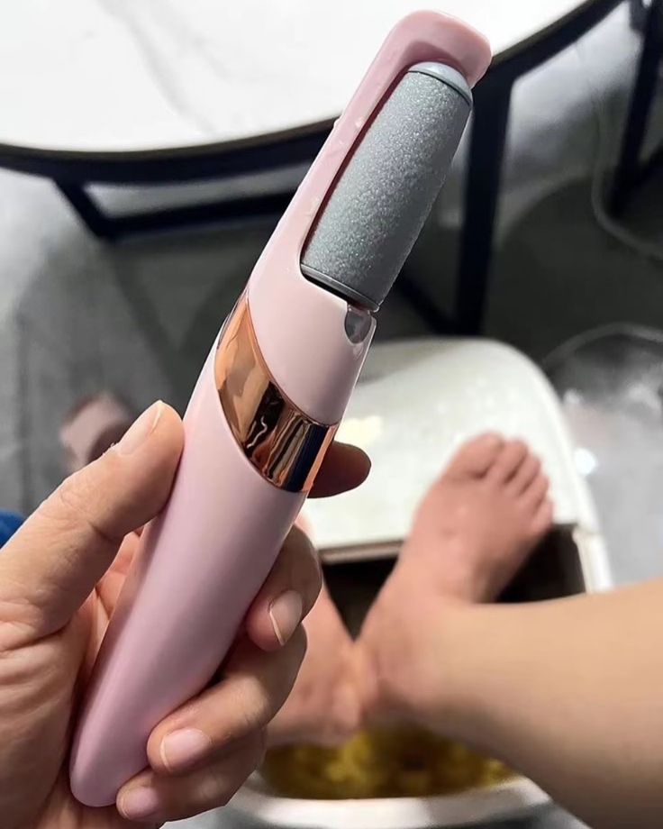 GLAMOUR FOOT PEDICURE TOOL. REMOVE DEAD SKIN FROM YOUR FOOT